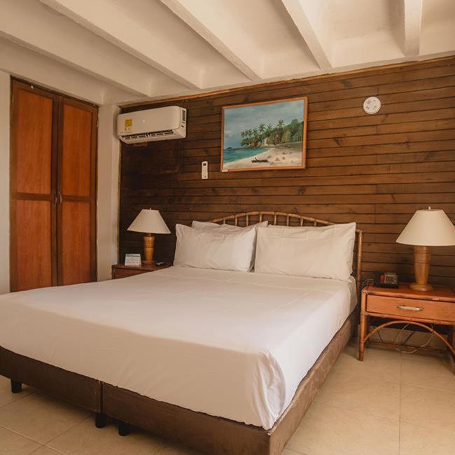Quarto com Cama de Casal ou 2 de Solteiro