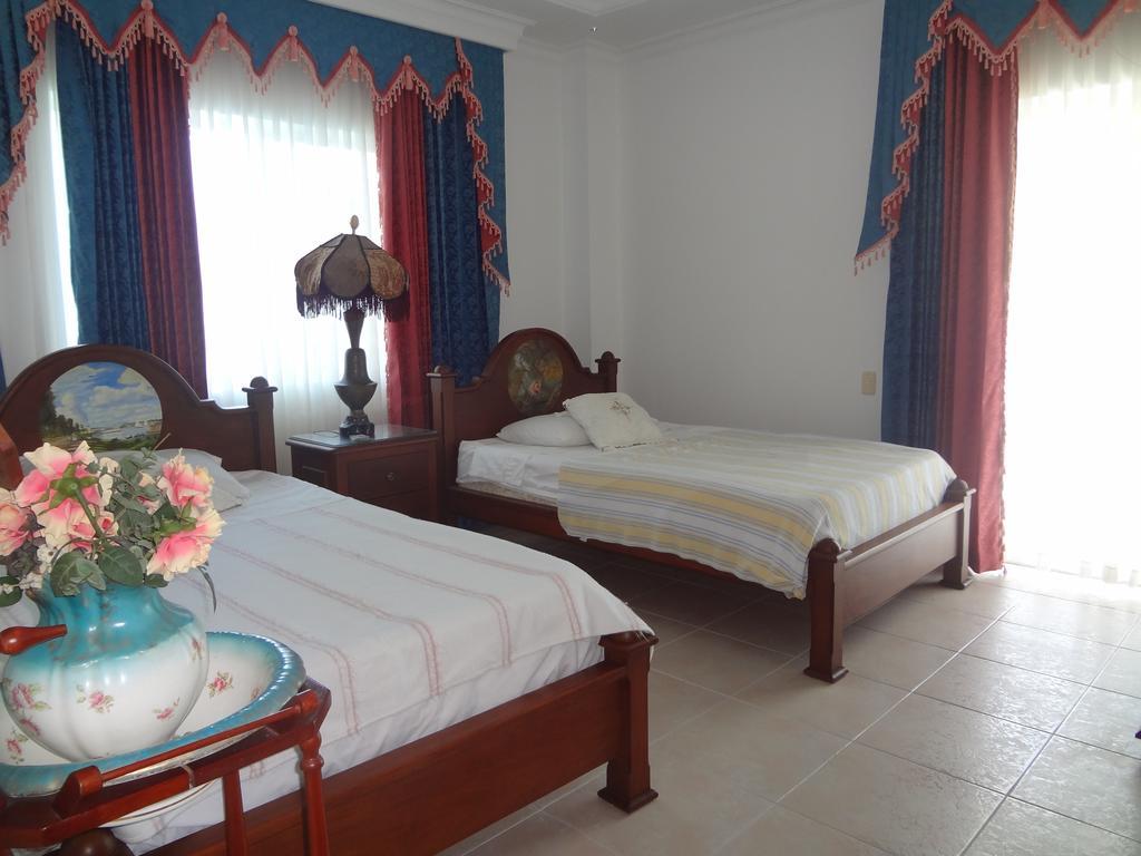 Quarto com 2 Camas de Solteiro