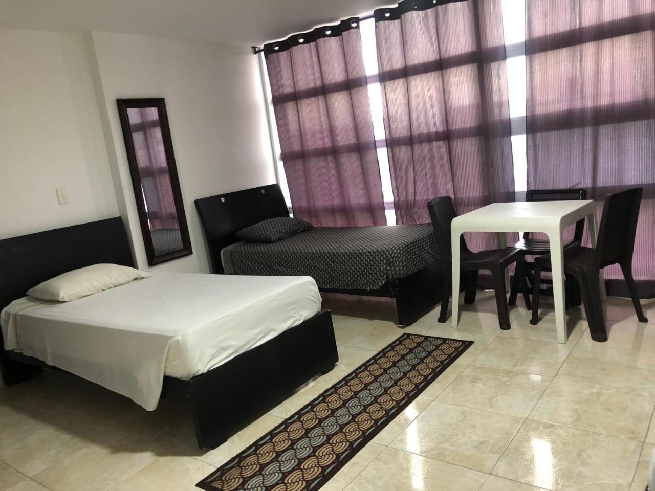 Family Room,727345204:JPEG