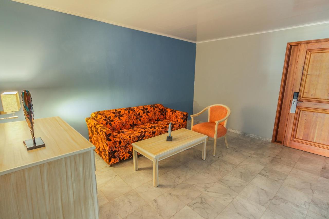 Quarto Triplo com Vista para o Mar